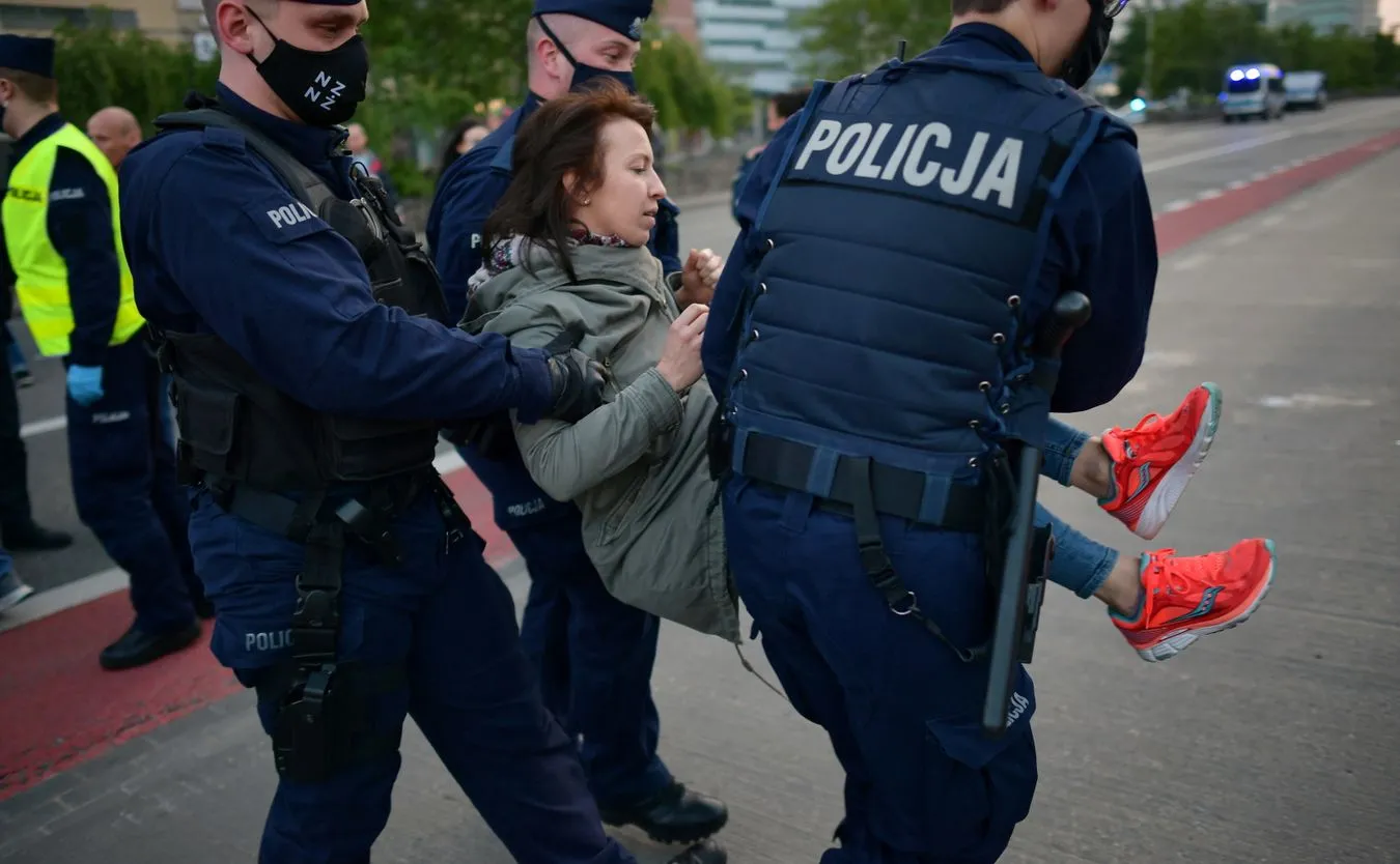 Protest przedsiębiorców w centrum Warszawy. Zatrzymania "procesowe i prewencyjne"