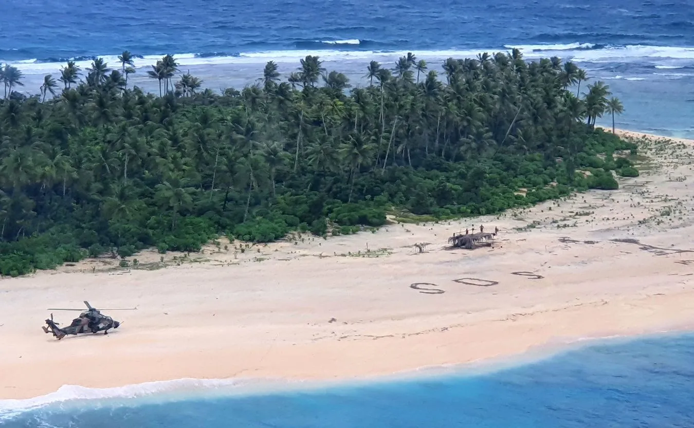 Olbrzymi napis "SOS" na piasku uratował rozbitków. Przebywali na bezludnej wyspie na Pacyfiku