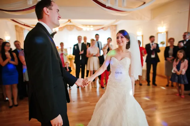 Resort zdrowia planuje kolejne obostrzenia przy organizacji wesel