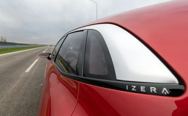 Polski samochód elektryczny IZERA sensacją na zamkniętej obwodnicy Warszawy