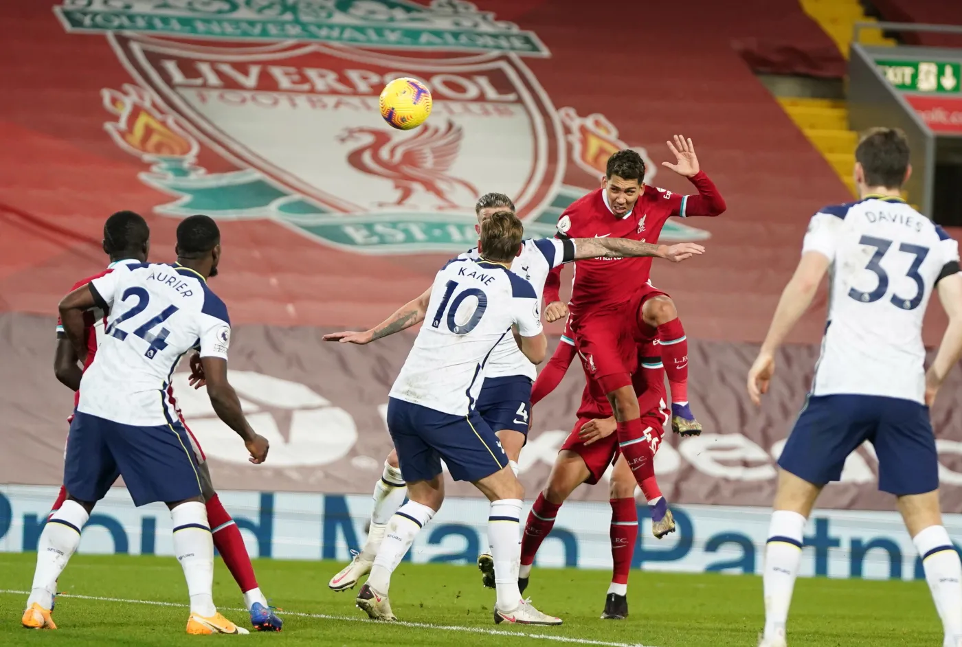Liverpool górą w meczu na szczycie. Asysta Klicha w spotkaniu z Newcastle