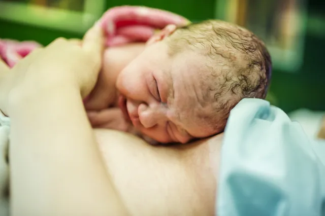 Czy na sali porodowej ciężarna musi zakrywać nos i usta?