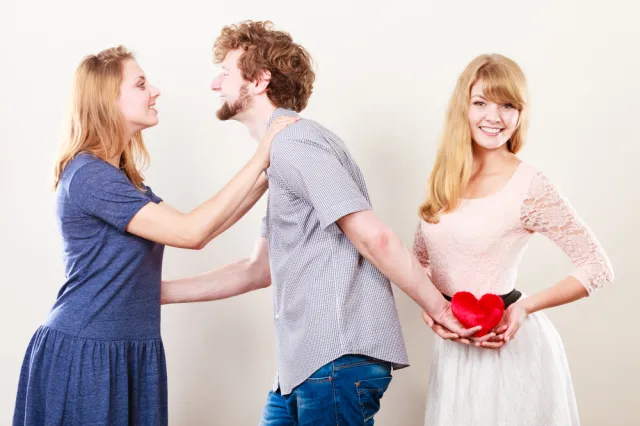 Psychologia zdrady: Czy to prawda, że można się przed nią ustrzec?