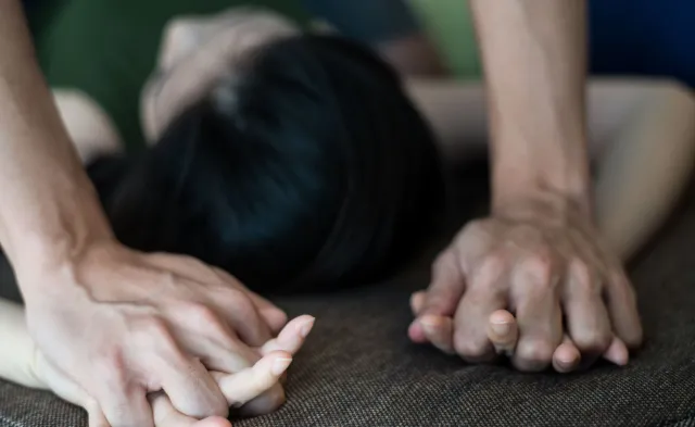 Łódź: Trzech mężczyzn odpowie za brutalny gwałt na 26-letniej kobiecie. Ofiara zmarła w szpitalu