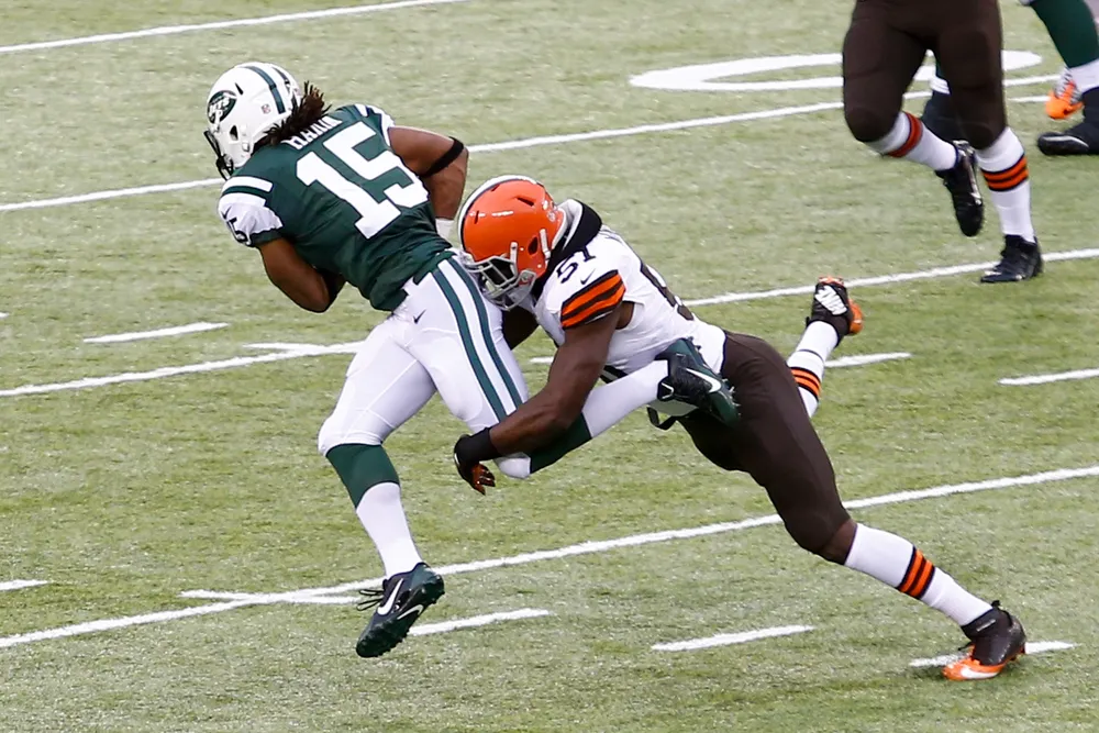 Zakażenie COVID-19 niezaszczepionych zawodników NFL będzie grozić walkowerem