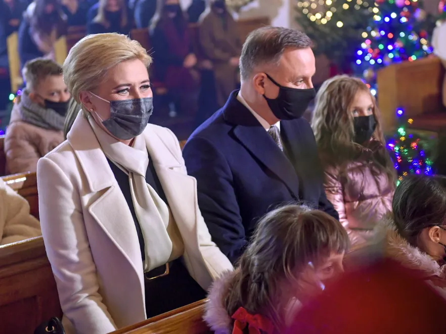 Agata Duda z supermodną torebką, której... nie umiała nosić. FOTO