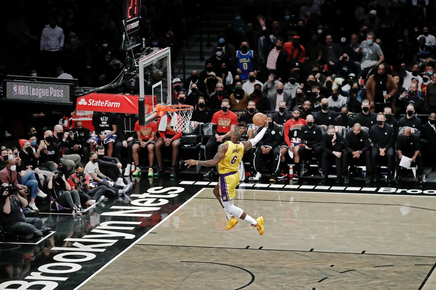 Liga NBA. Lakers bez LeBrona Jamesa rozbici przez Sixers