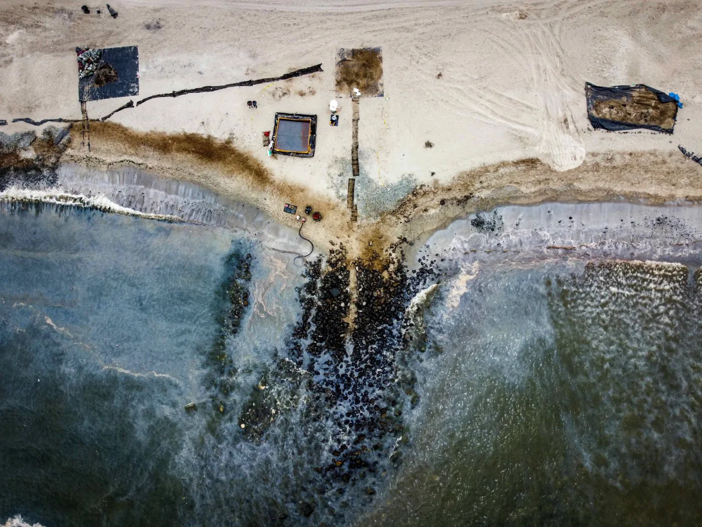 Katastrofa ekologiczna w Peru. Kilkadziesiąt plaż skażonych wyciekiem ropy