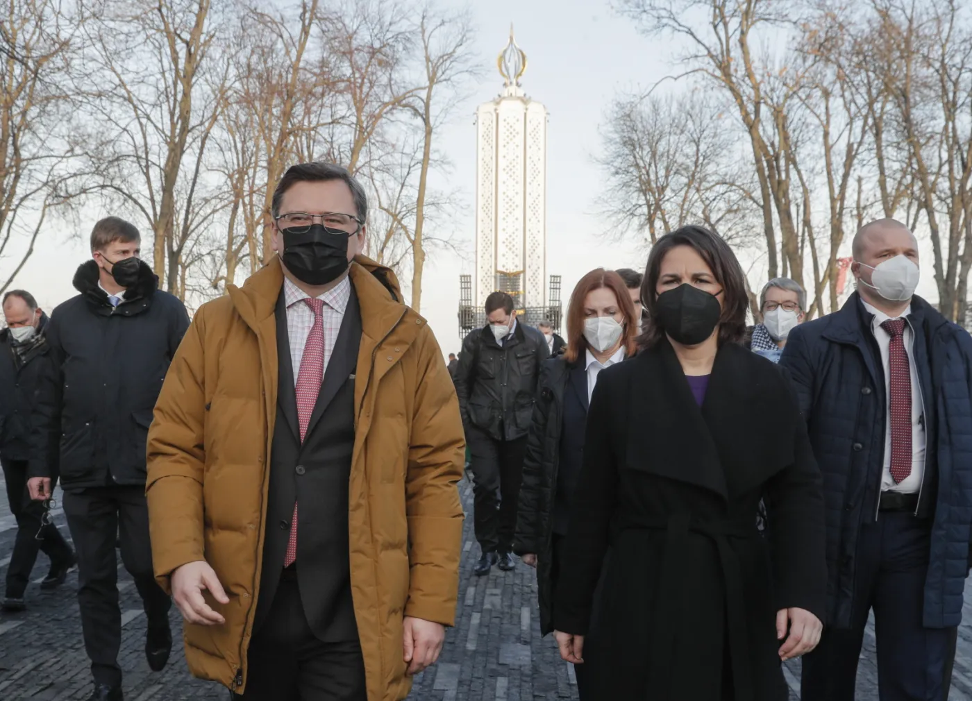 "Na poboczu wciąż leżą dziecięce zabawki". Baerbock wyraźnie poruszona wizytą na froncie