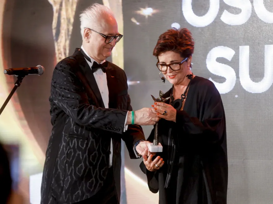 Biżuteryjna dawka ekstrawagancji: Jolanta Kwaśniewska na gali "Osobowości i sukcesy 2022". FOTO