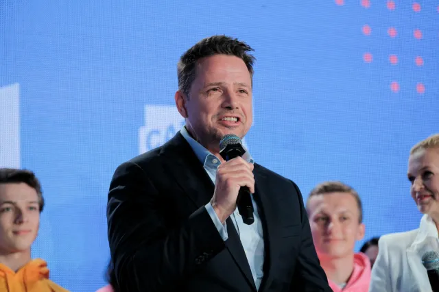 Trzaskowski pisze ustawę Morawieckiemu