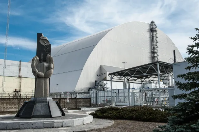 Rosja zajmuje elektrownie atomowe na Ukrainie. "To sytuacja krytyczna"
