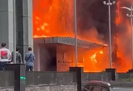 Potężny pożar w centrum Moskwy. Przyczyną może być podpalenie
