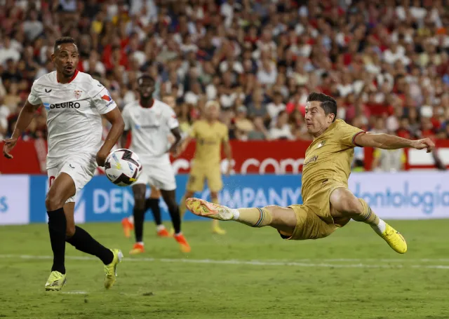 Lewandowski nie zatrzymuje się. Piąty gol Polaka w barwach Barcelony [WIDEO]