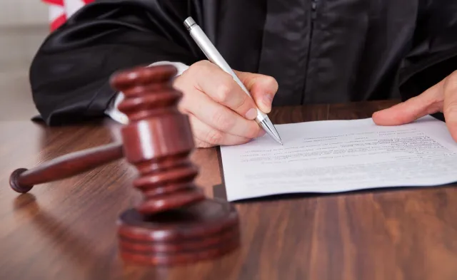 Rokita musi zapłacić 20 tys. zł zadośćuczynienia byłemu szefowi policji. Jest wyrok sądu