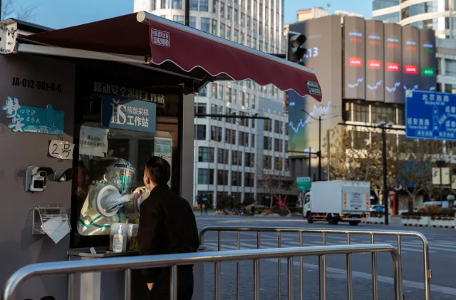 Po trzech latach Chiny otwierają granicę z Hongkongiem i znoszą kwarantannę