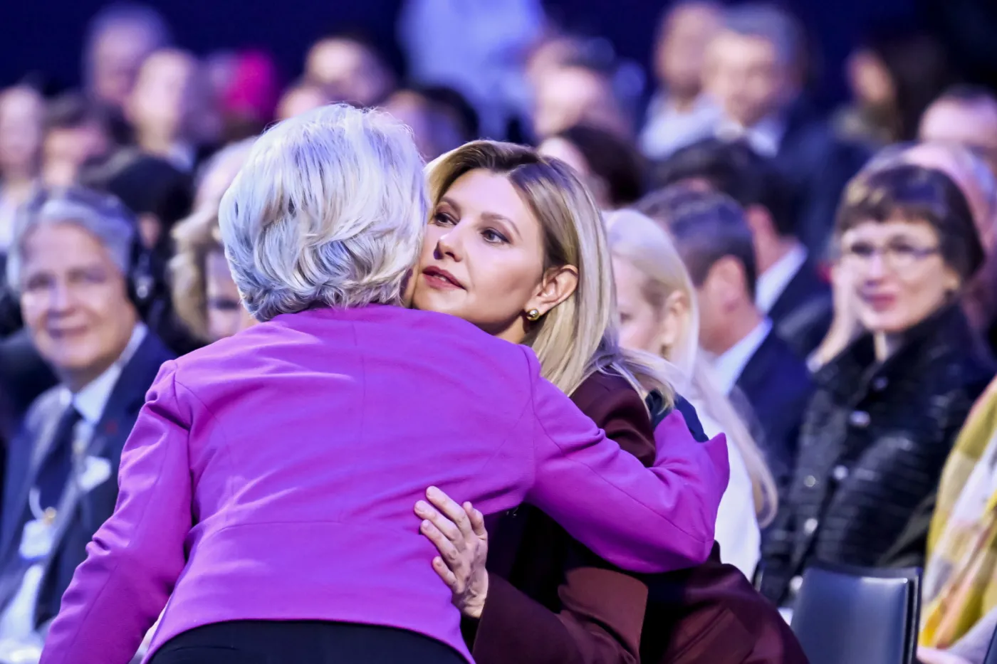 "Sankcje wywołają w Rosji dekady recesji". Szefowa KE w Davos zwróciła się do Ołeny Zełenskiej