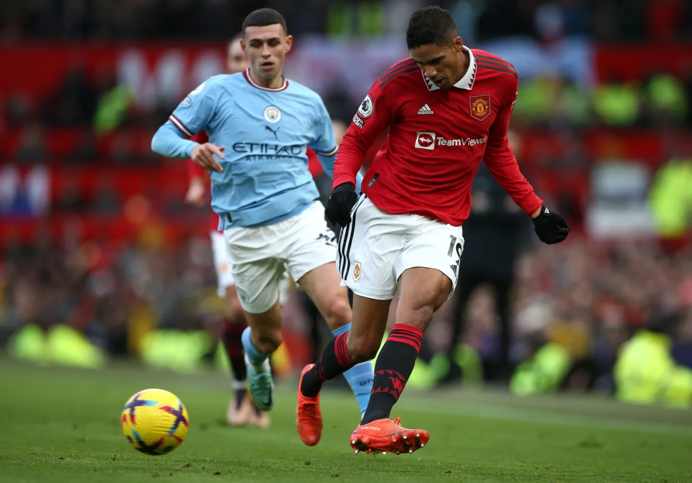 United lepszy od City w derbach Manchesteru, dziewiąta wygrana z rzędu