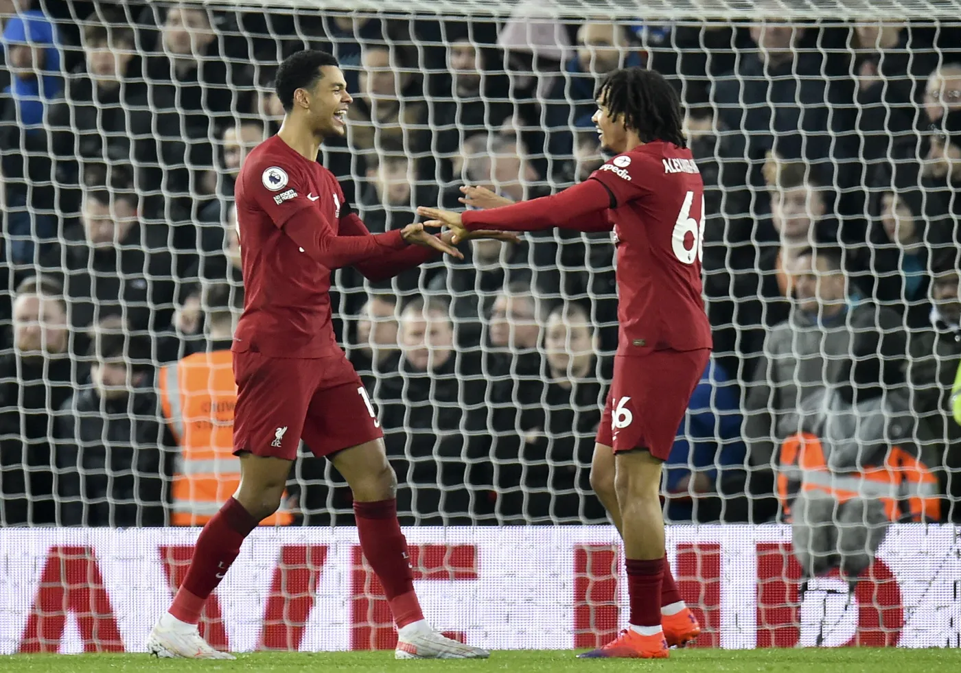 Cody Gakpo i Trent Alexander-Arnold