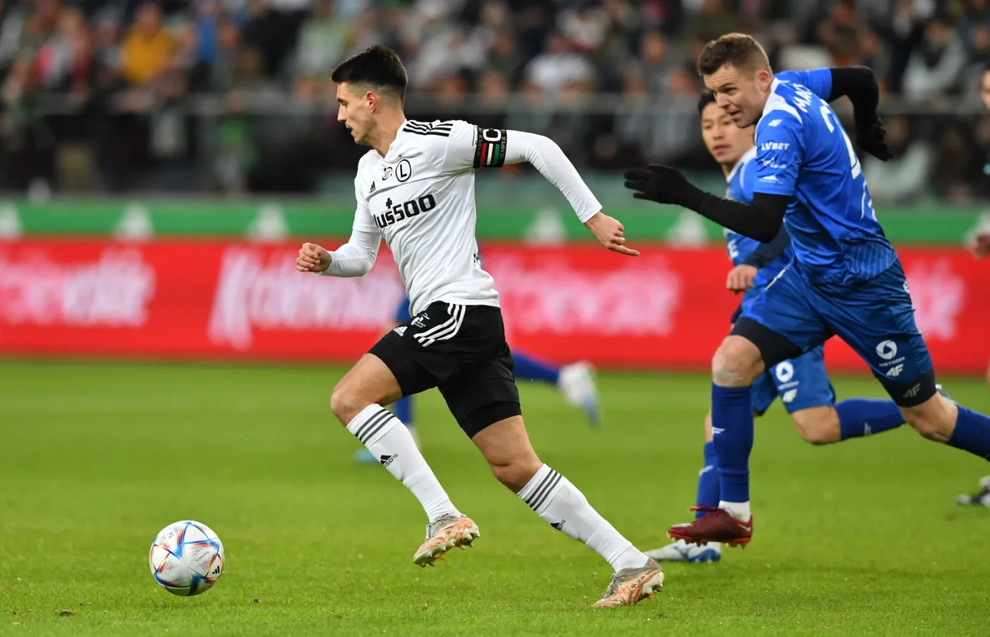 Trzy punkty zostają w Warszawie. Legia pokonała Stal Mielec [WIDEO]