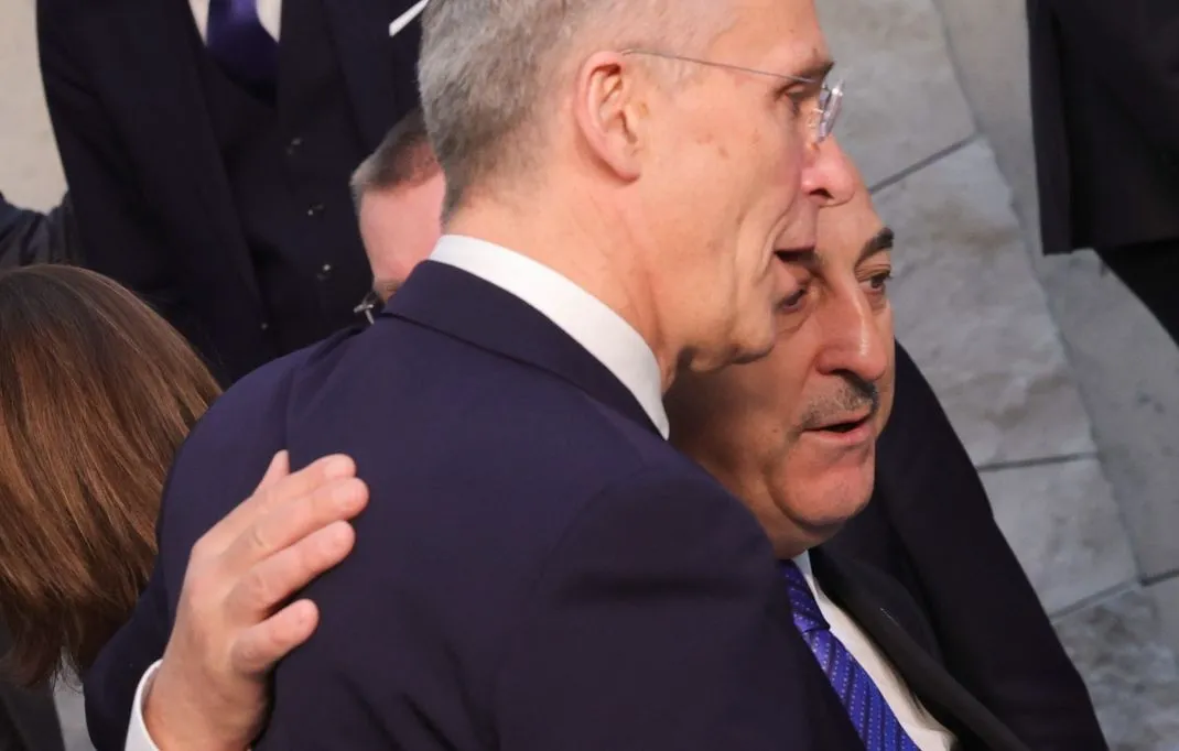 Mevlut Cavusoglu i Jens Stoltenberg