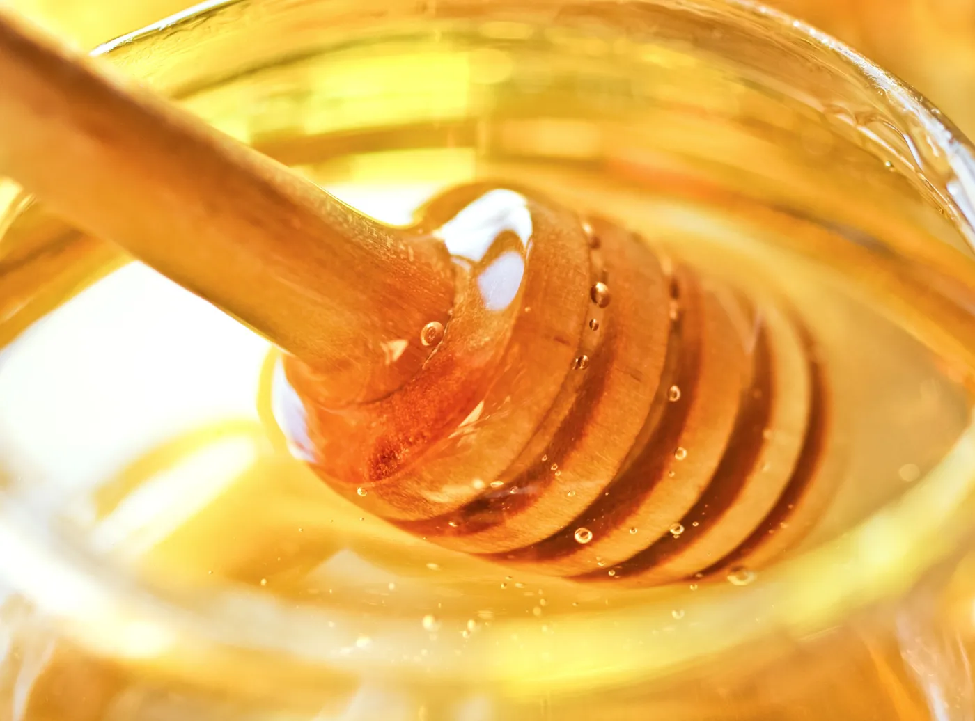 Prawie połowa miodu sprowadzanego do UE to podróbki. BADANIE