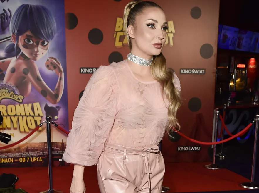 "Co za dużo, to niezdrowo...". Internauci zaniepokojeni wyglądem Cleo [FOTO]