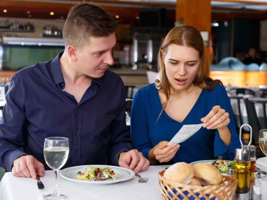 Niemal co drugiego Polaka nie stać już na korzystanie z restauracji...