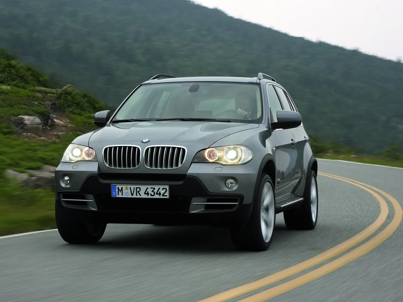 17_bmwx5e701.jpg