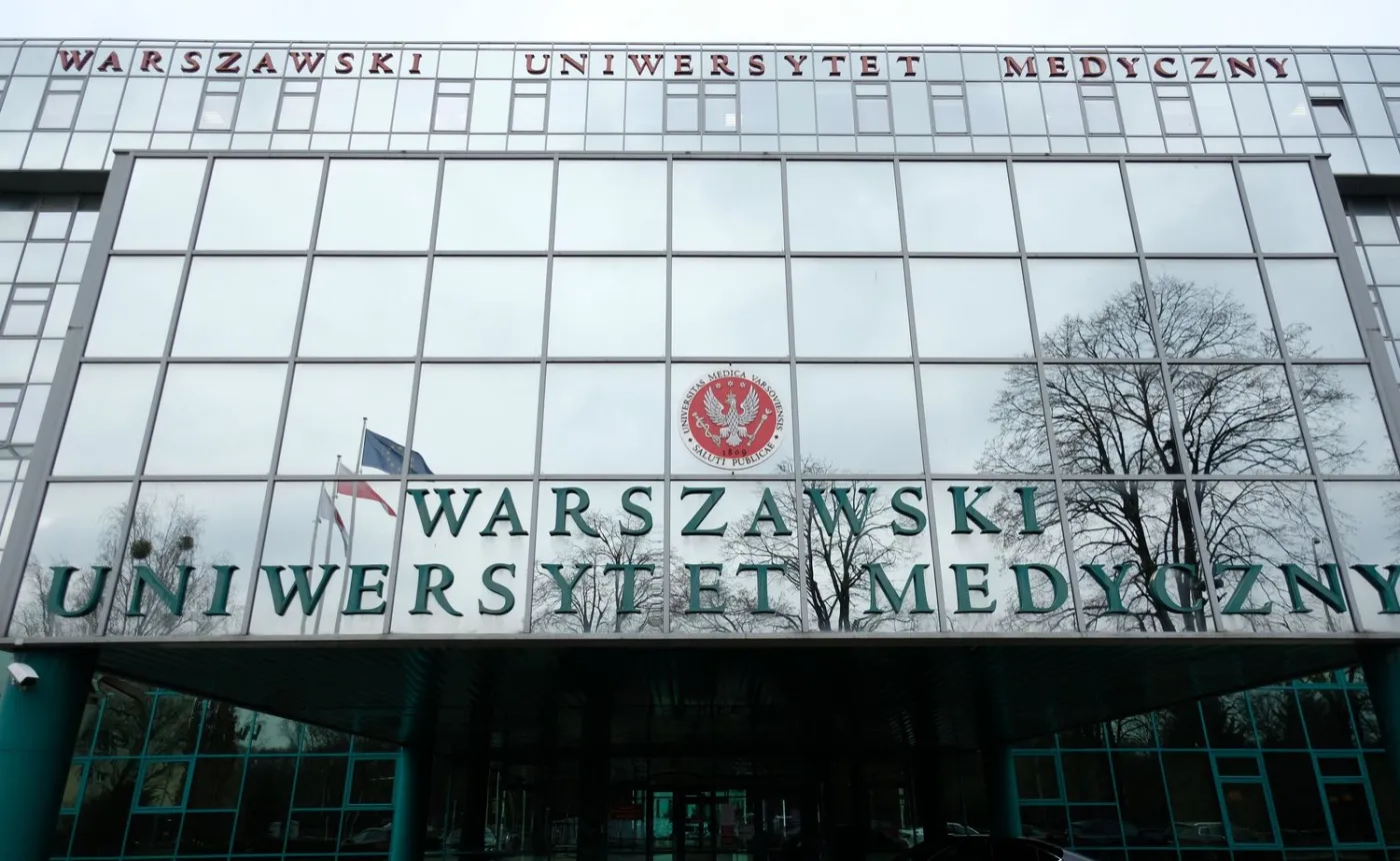 Antysemicki transparent na marszu w Warszawie niosła studentka WUM? Uczelnia reaguje