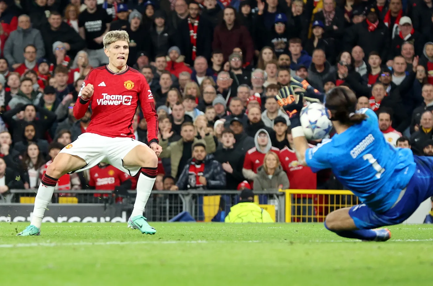 Liga Mistrzów. Kamil Grabara nie zatrzymał Manchesteru United [WIDEO]