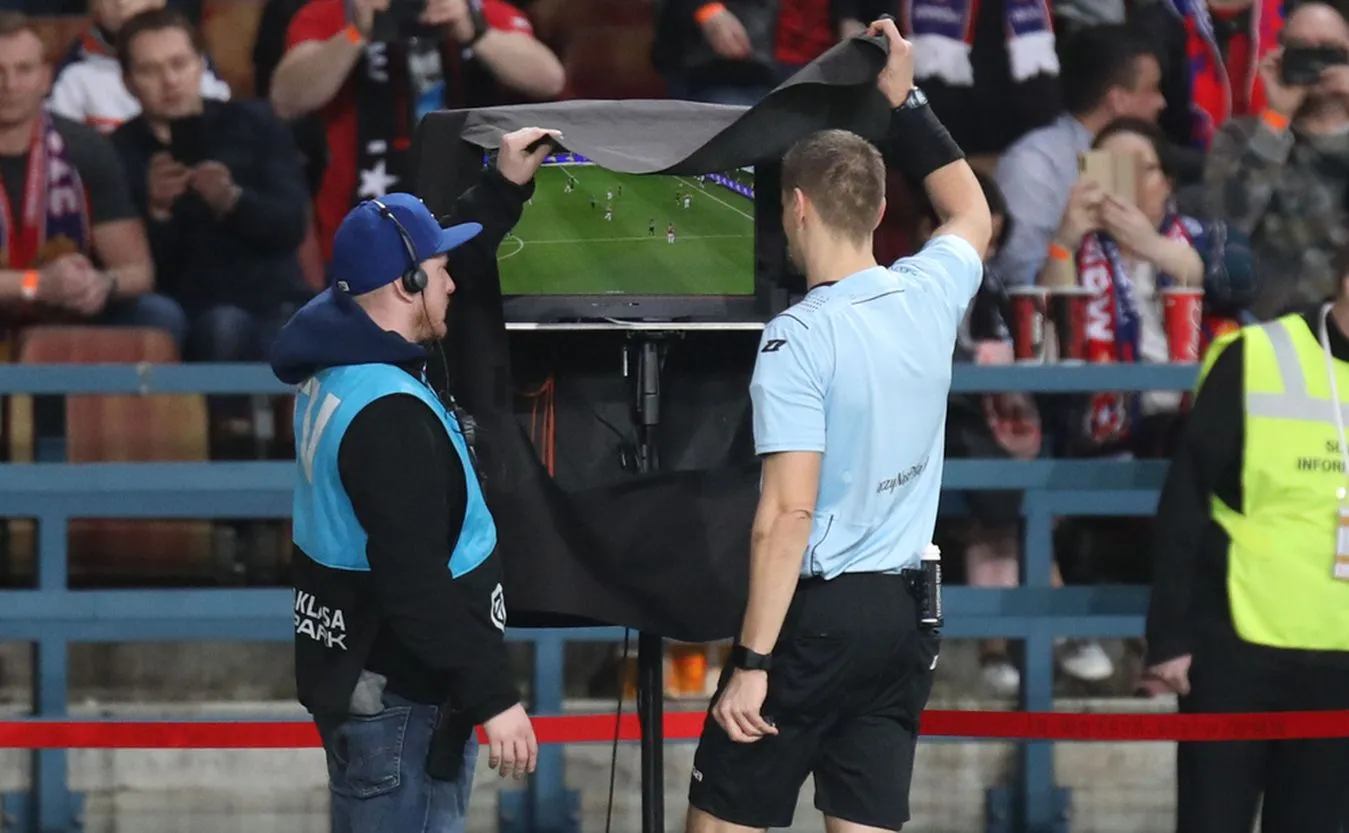 System VAR znienawidzony w Norwegii. Protesty kibiców i piłkarzy