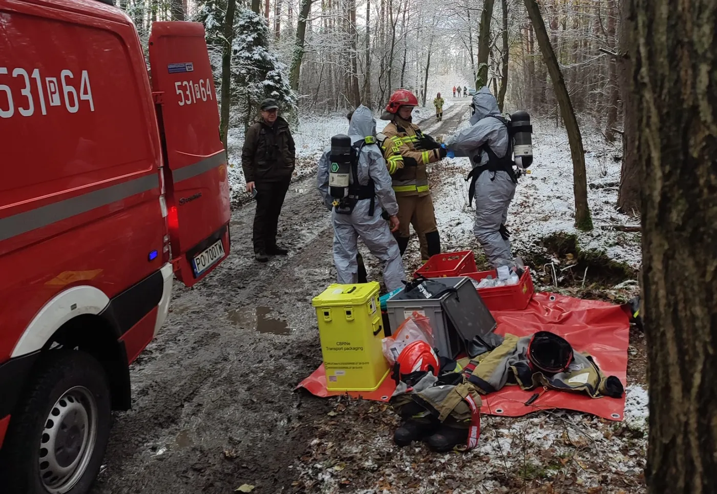 Wielowieś. W środku lasu wykopali "radioaktywną paczkę", interweniowały służby