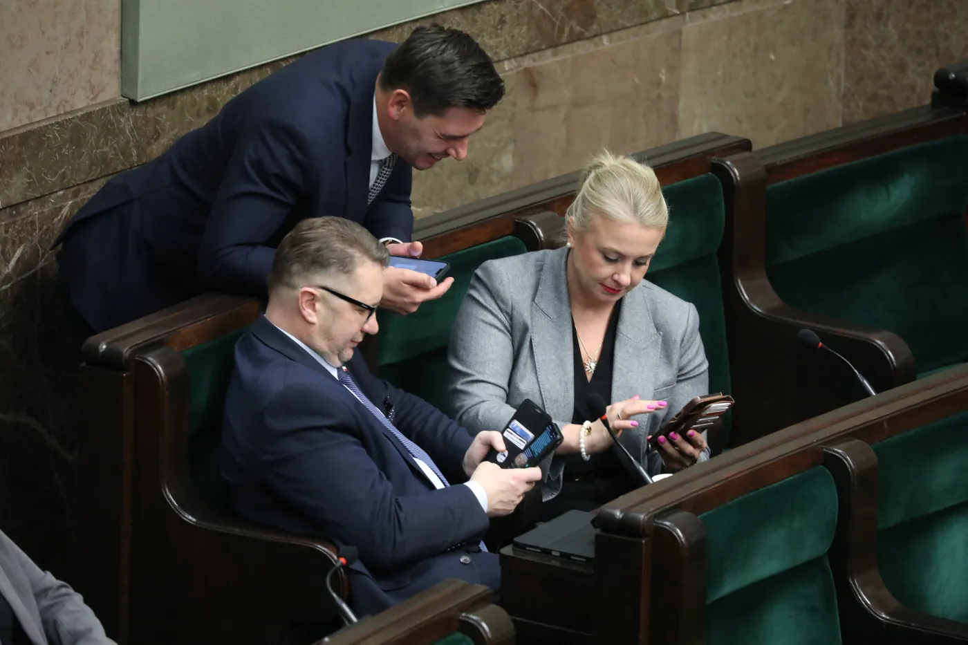 Ministrowie nie chcą rozstać się ze sprzętem. Odkupują rządowe telefony i tablety