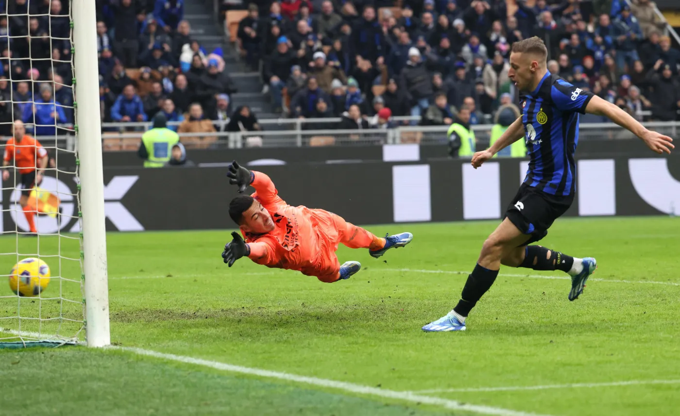 Gol i zmarnowany rzut karny w doliczonym czasie gry. Inter liderem na półmetku Serie A [WIDEO]