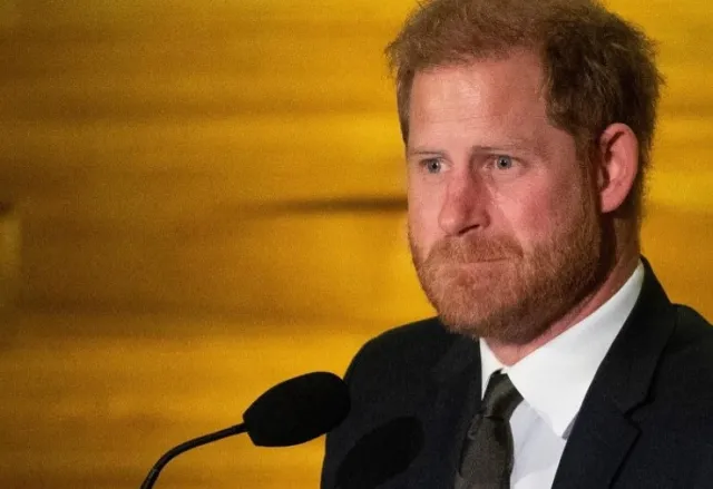Nowe kłopoty księcia Harry'ego. Do internetu mają trafić jego nagie zdjęcia