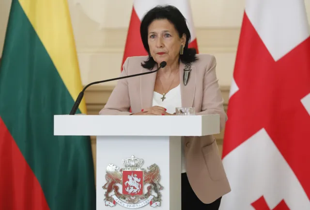 Ta "rosyjska" ustawa rozpalała Gruzję do czerwoności. Prezydent mówi: weto!