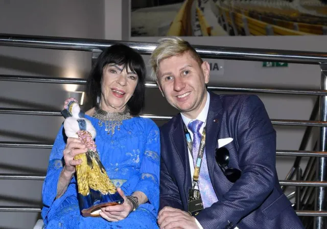 Był "przypadkowym przechodniem" w TVP. Co robił w Opolu?