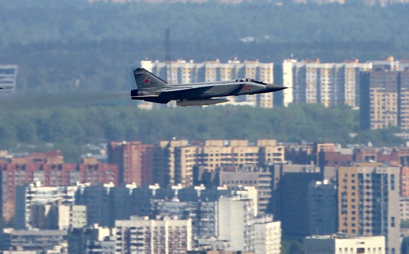 MiG-31K uzbrojony w pocisk Kindżał