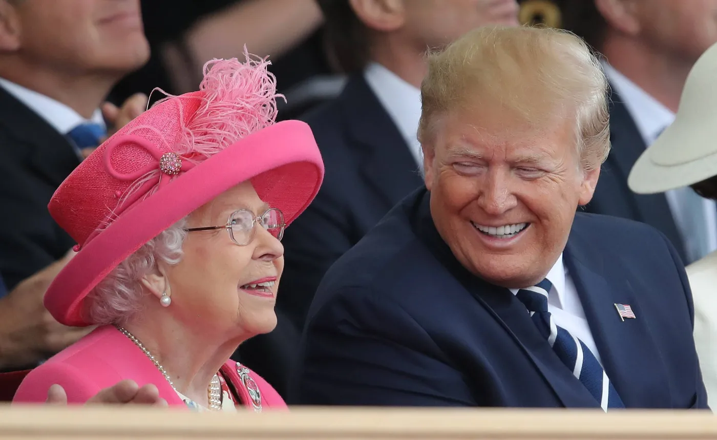 Jak królowa Elżbieta II postrzegała Donalda Trumpa? Ujawniono fragmenty nowej książki