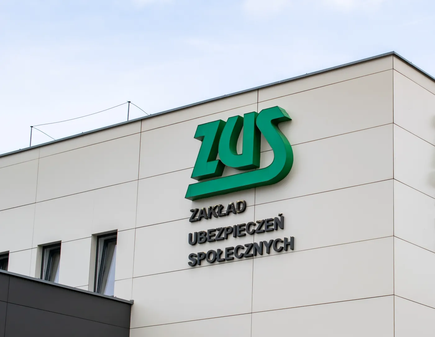 ZUS zasilił OFE kolejnymi milionami. Emerytalne oszczędności Polaków rosną