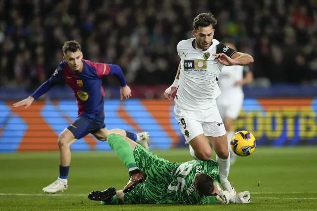 Szczęsny znów popełnił błąd, ale tym razem miał fart. Lewandowski strzelił 17. gola