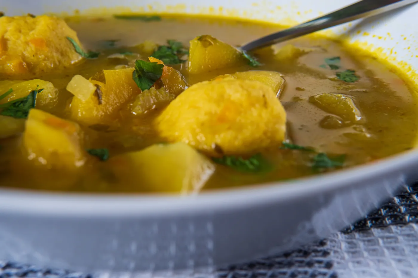 Wzmacniająca zupa jarzynowa. Ewa Wachowicz poleca ją wczesną wiosną