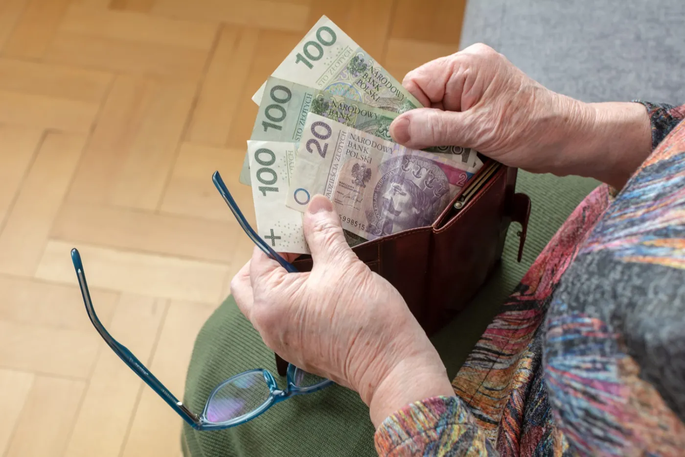 emeryt, pieniądze, senior, emerytura