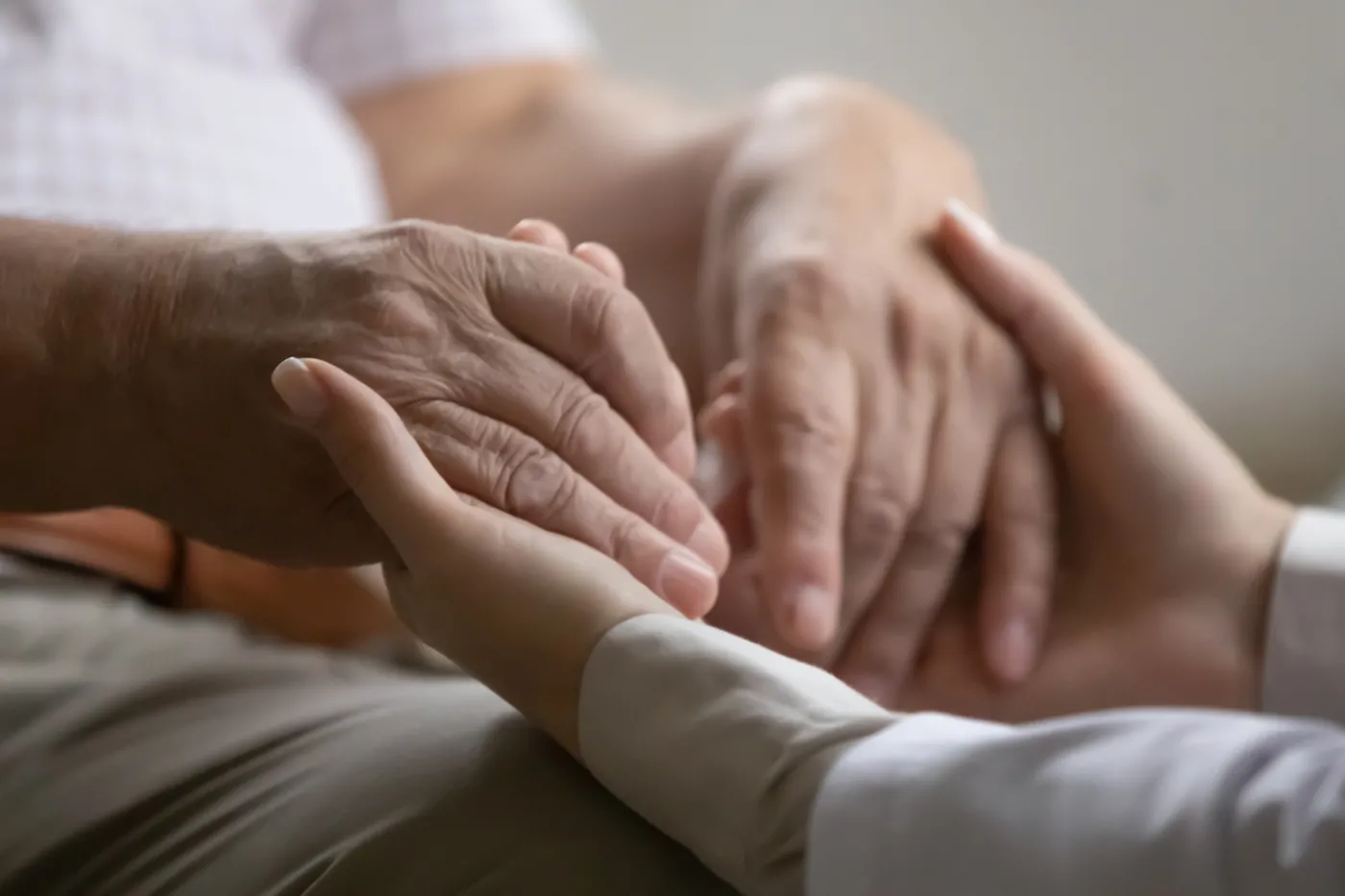 Rewolucja w bonie senioralnym? Samorządy chcą finansowania dziennych domów opieki