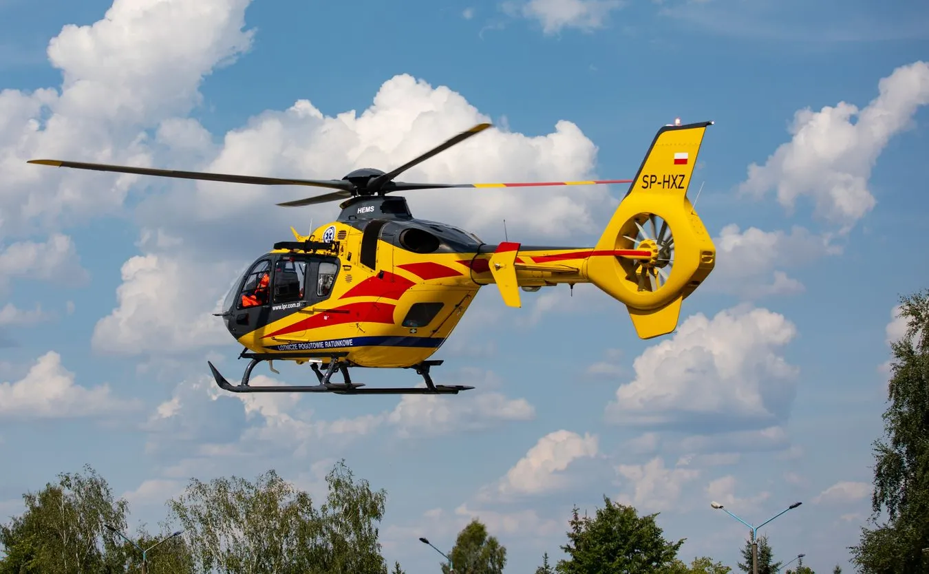 Katastrofa samolotu pod Łowiczem. Pilot zabrany helikopterem do szpitala