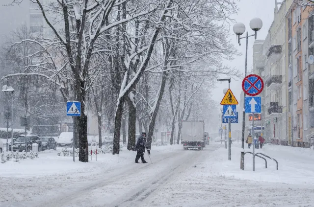 Mróz do -13°C, śnieżyce i gołoledź. IMGW ostrzega przed atakiem zimy