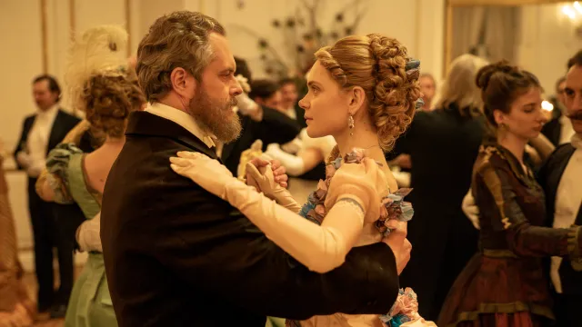 Netflix pokazał zdjęcia z serialu "Lalka". Tak wyglądają Łęcka i Wokulski [FOTO]