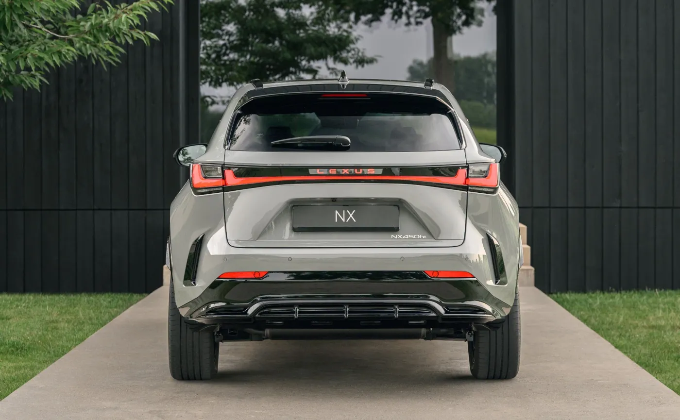 Nowy Lexus NX 450h+ w wersji F SPORT