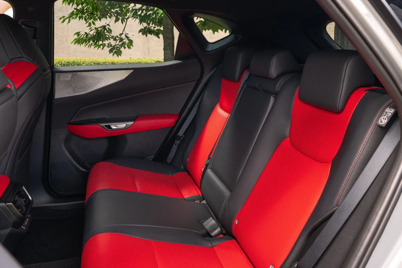 Nowy Lexus NX 450h+ w wersji F SPORT